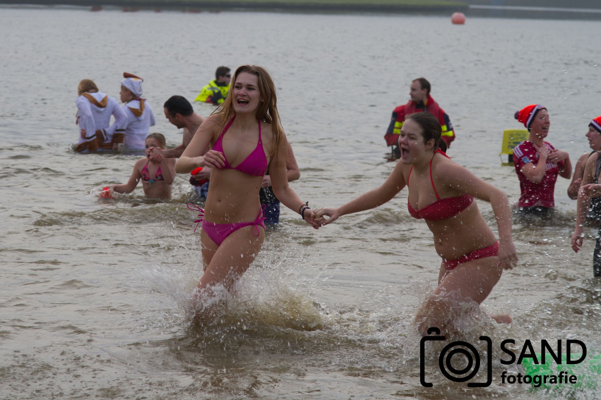 Nieuwjaarsduik 2016 op het Lage Veld in Wierden Sand Fotografie