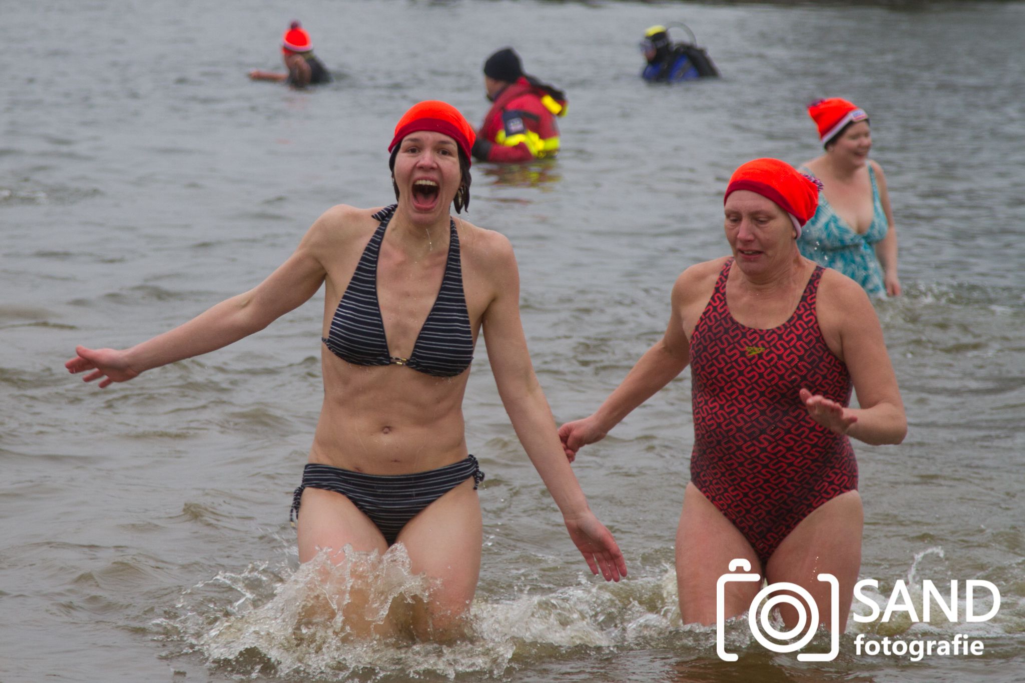 Nieuwjaarsduik 2017 op het Lage Veld in Wierden Sand Fotografie