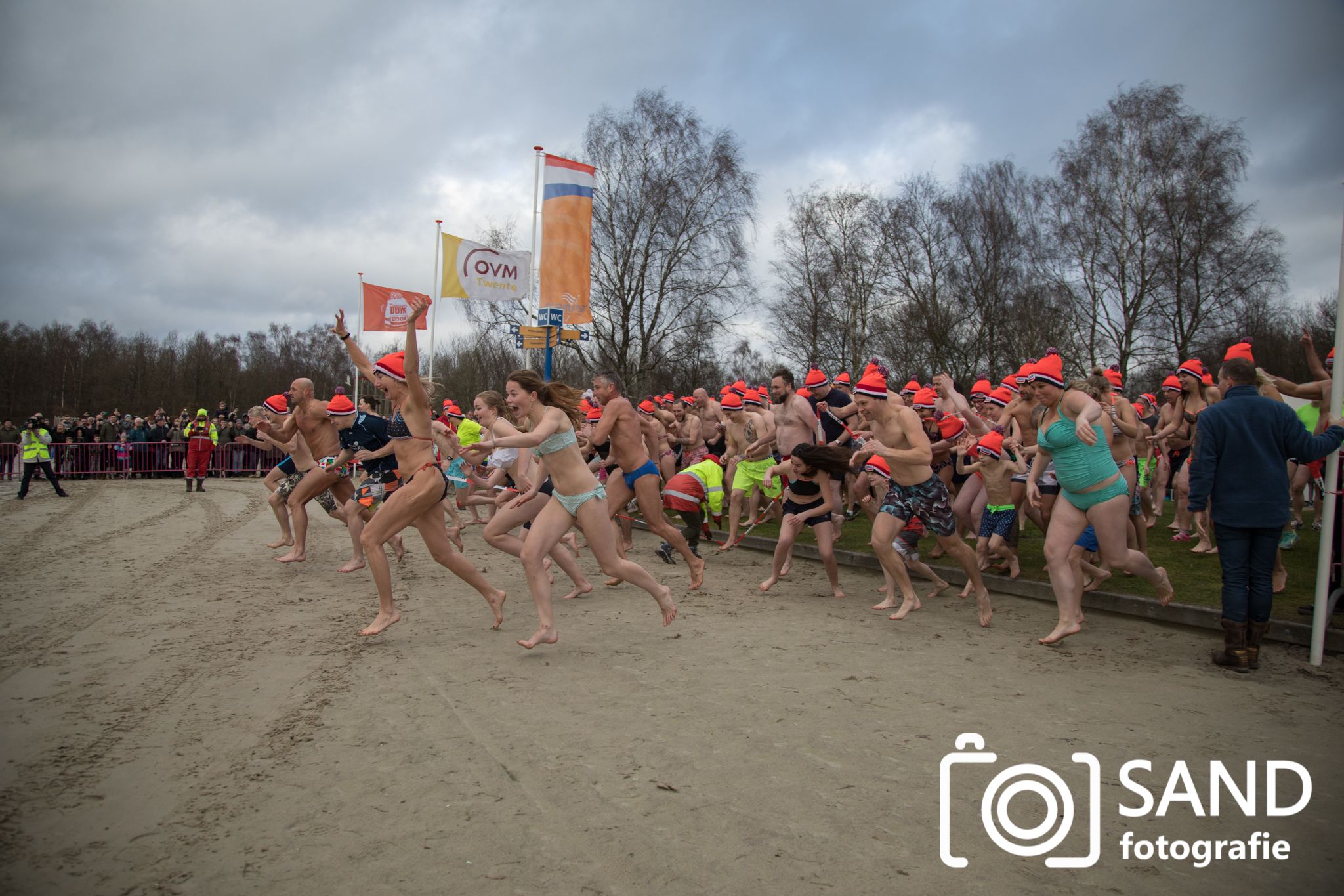 Nieuwjaarsduik 2018 op het Lage Veld in Wierden Sand Fotografie