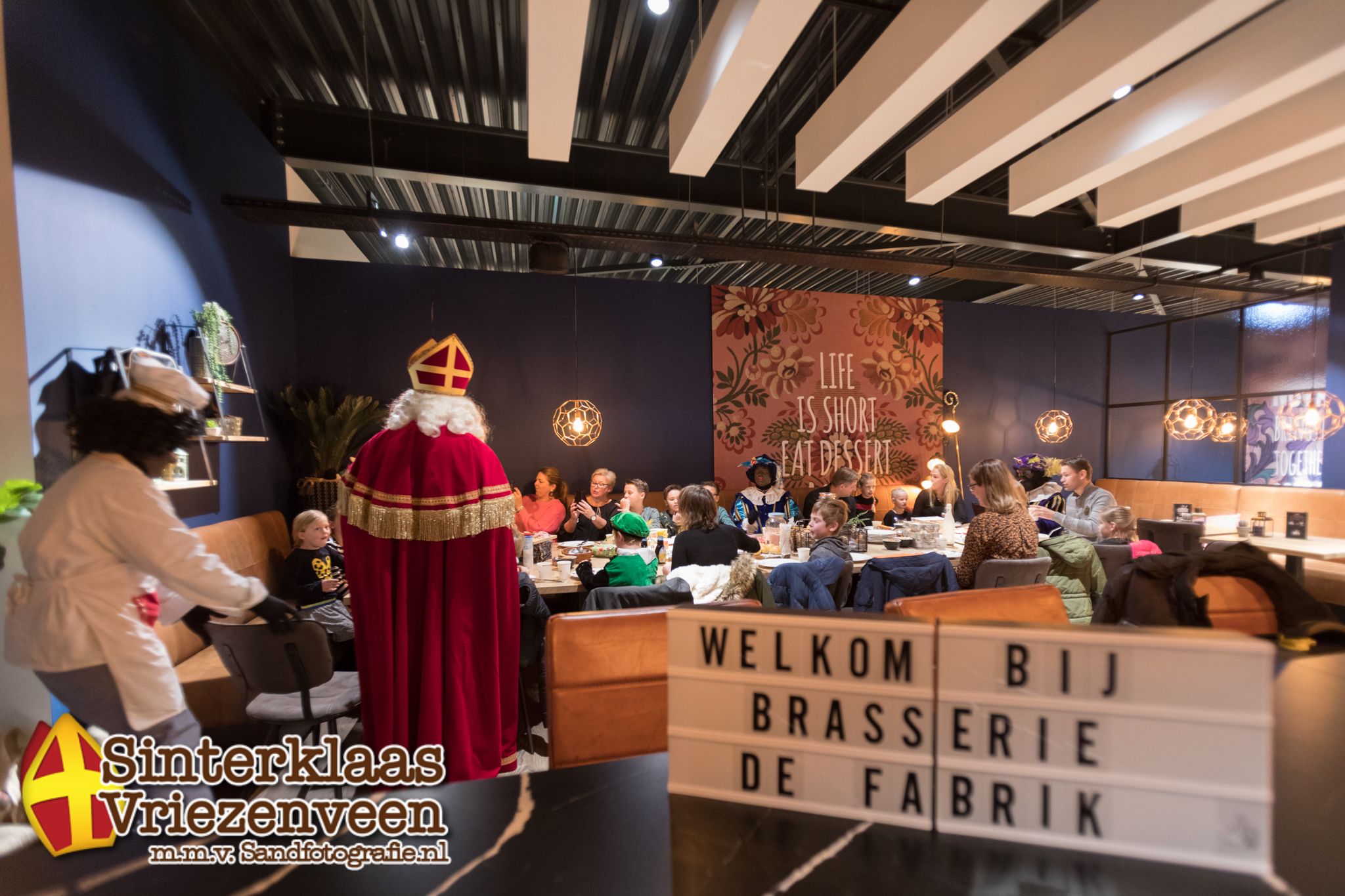 30-11-'19 Lunchen met Sinterklaas bij Löwik Meubelen  Vriezenveen Sand Fotografie