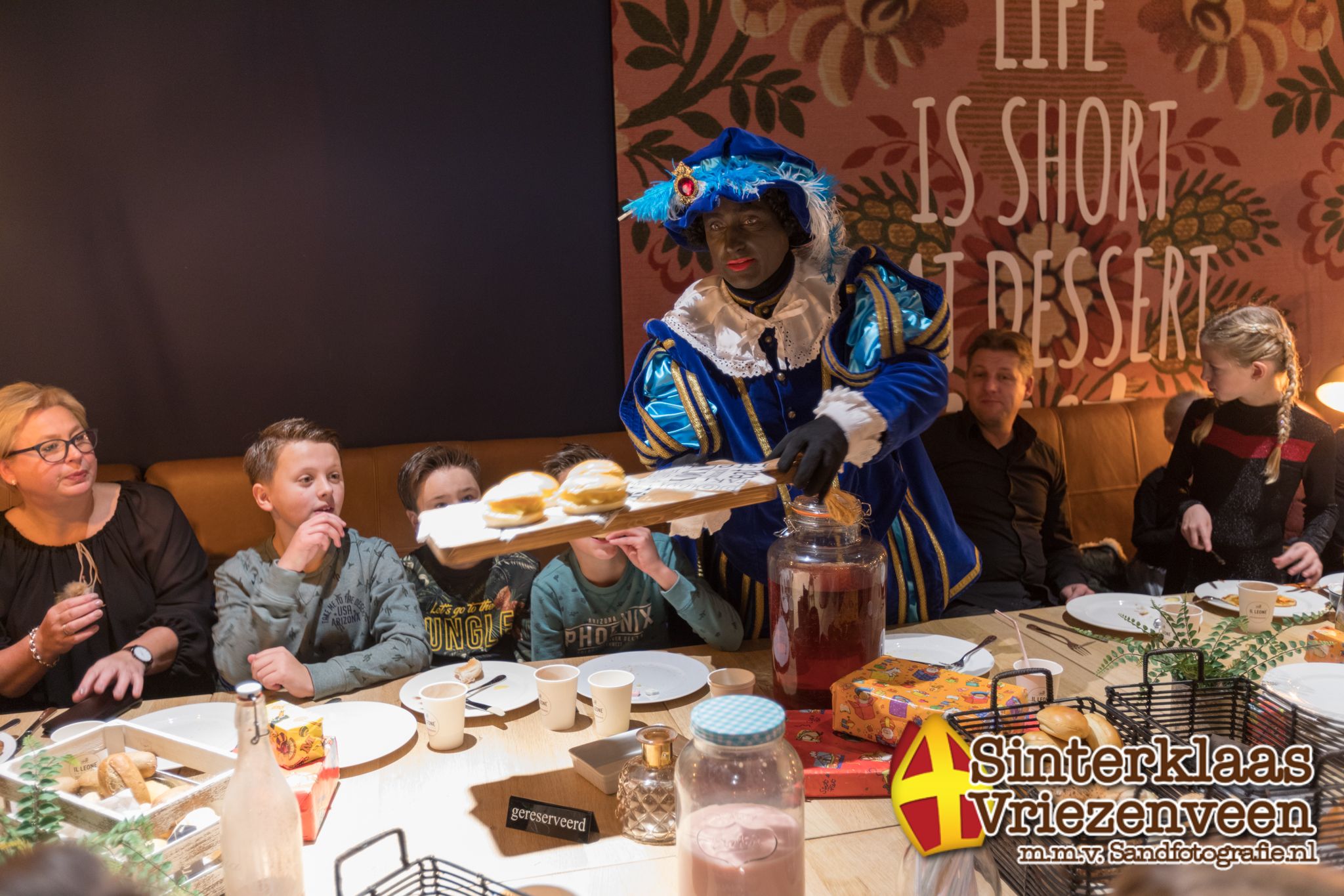 30-11-'19 Lunchen met Sinterklaas bij Löwik Meubelen Vriezenveen Sand Fotografie