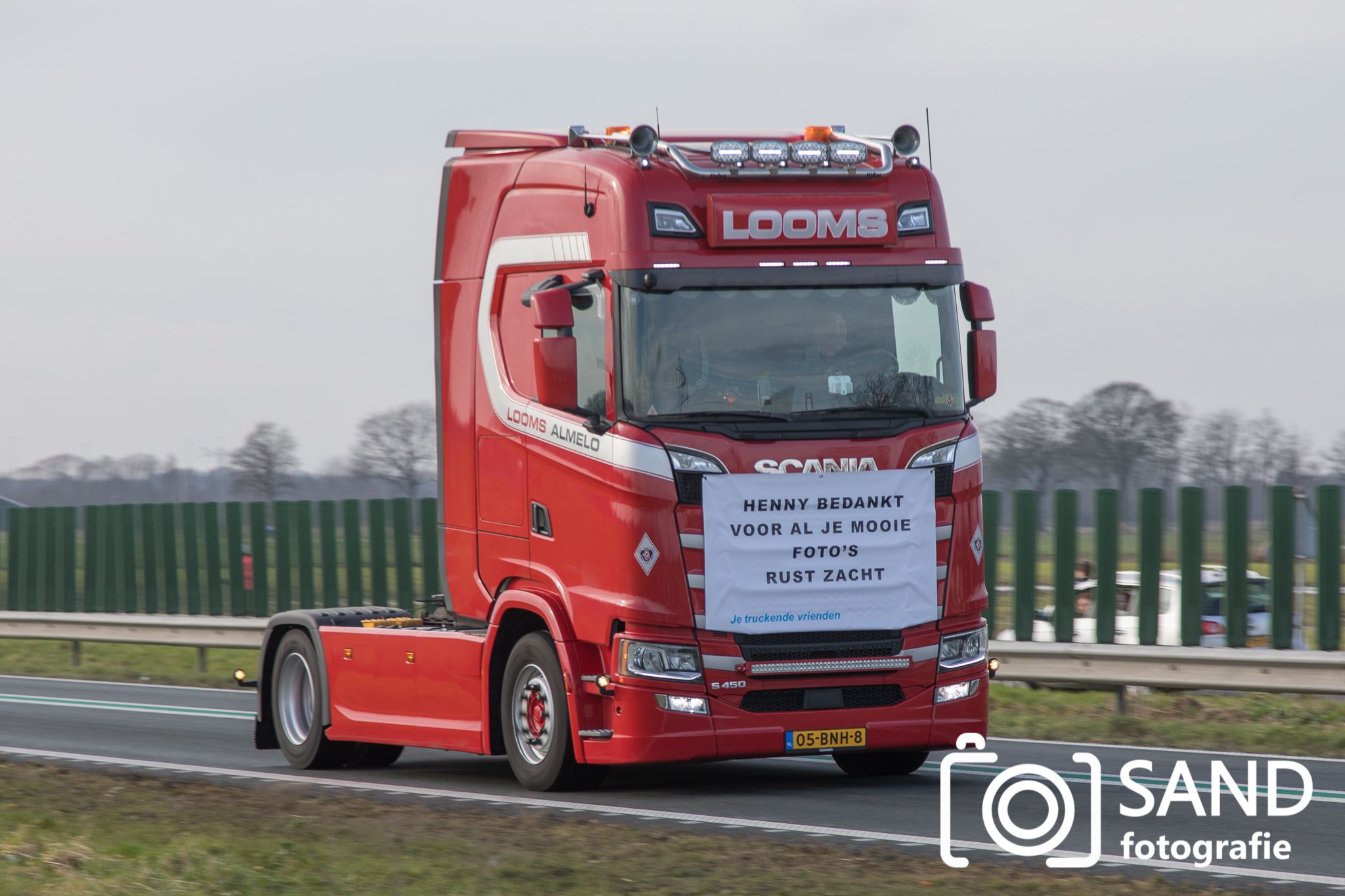 Indrukwekkende laatste groet aan Henny Mullink, truckspotter van de N36 Sand Fotografie