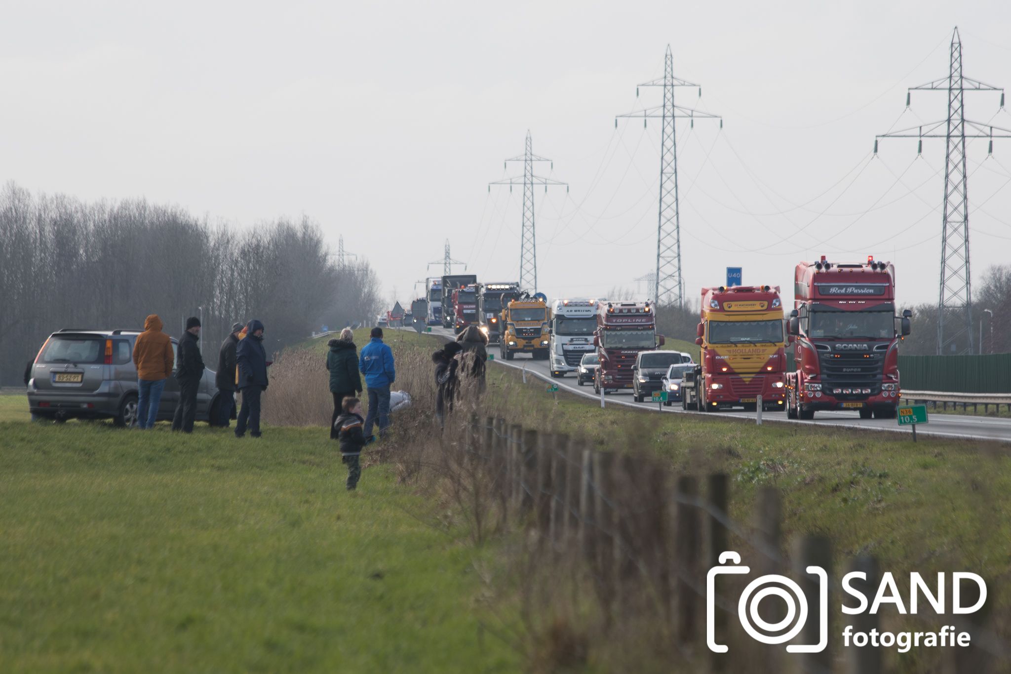 Indrukwekkende laatste groet aan Henny Mullink, truckspotter van de N36 Sand Fotografie